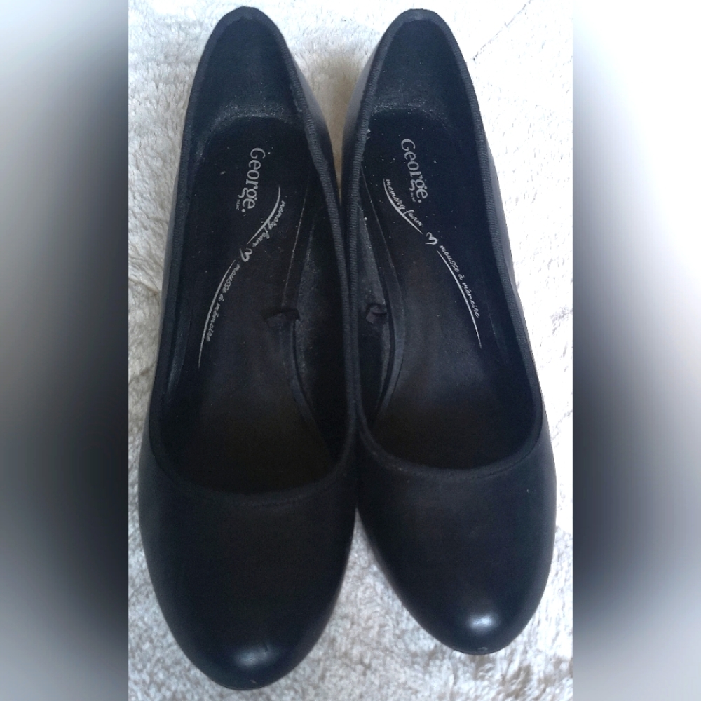 George pumps. Size 9
